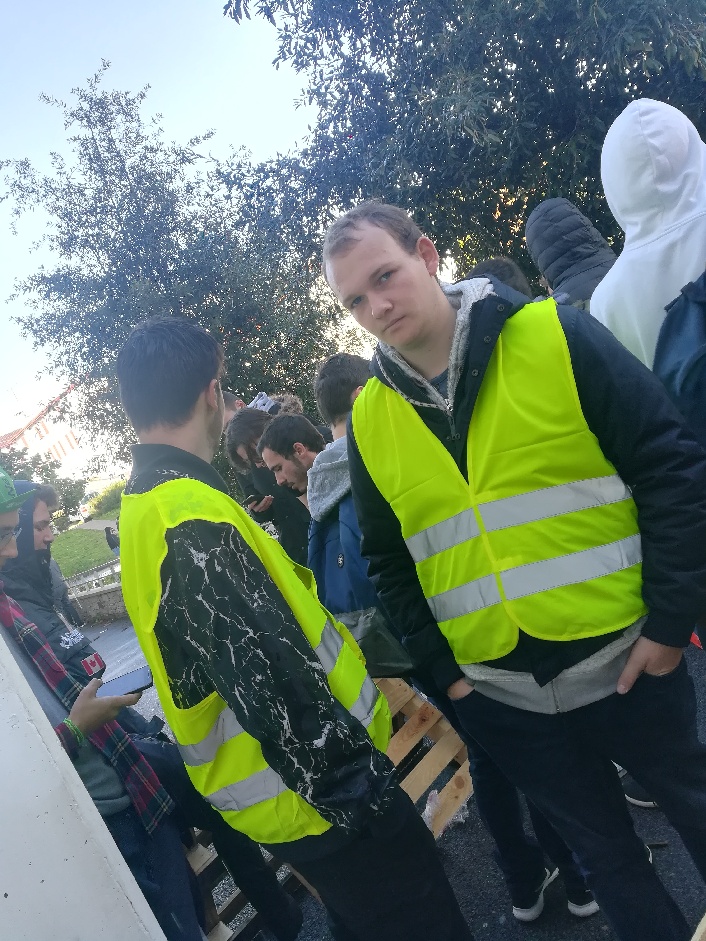 Les gilets jaunes aux lycées