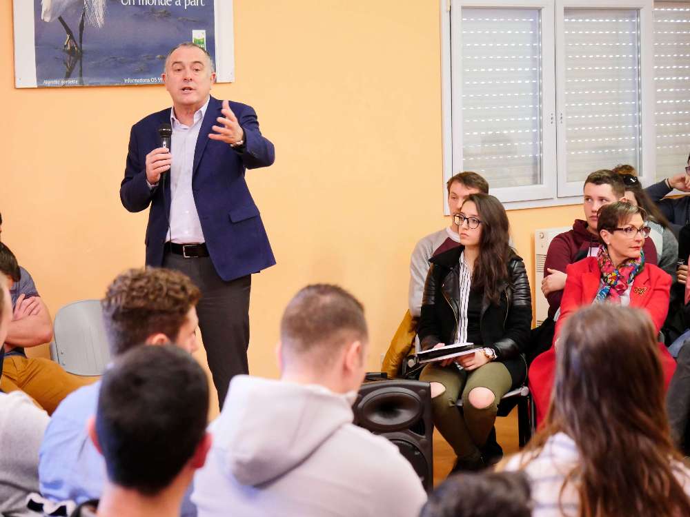 Mr le Ministre répondait aux questions des lycéensMr le Ministre répondait aux questions des lycéens et étudiants