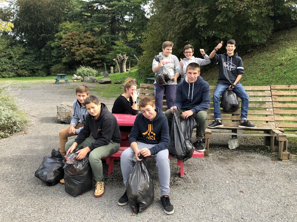 Nettoyage des abords du lycée