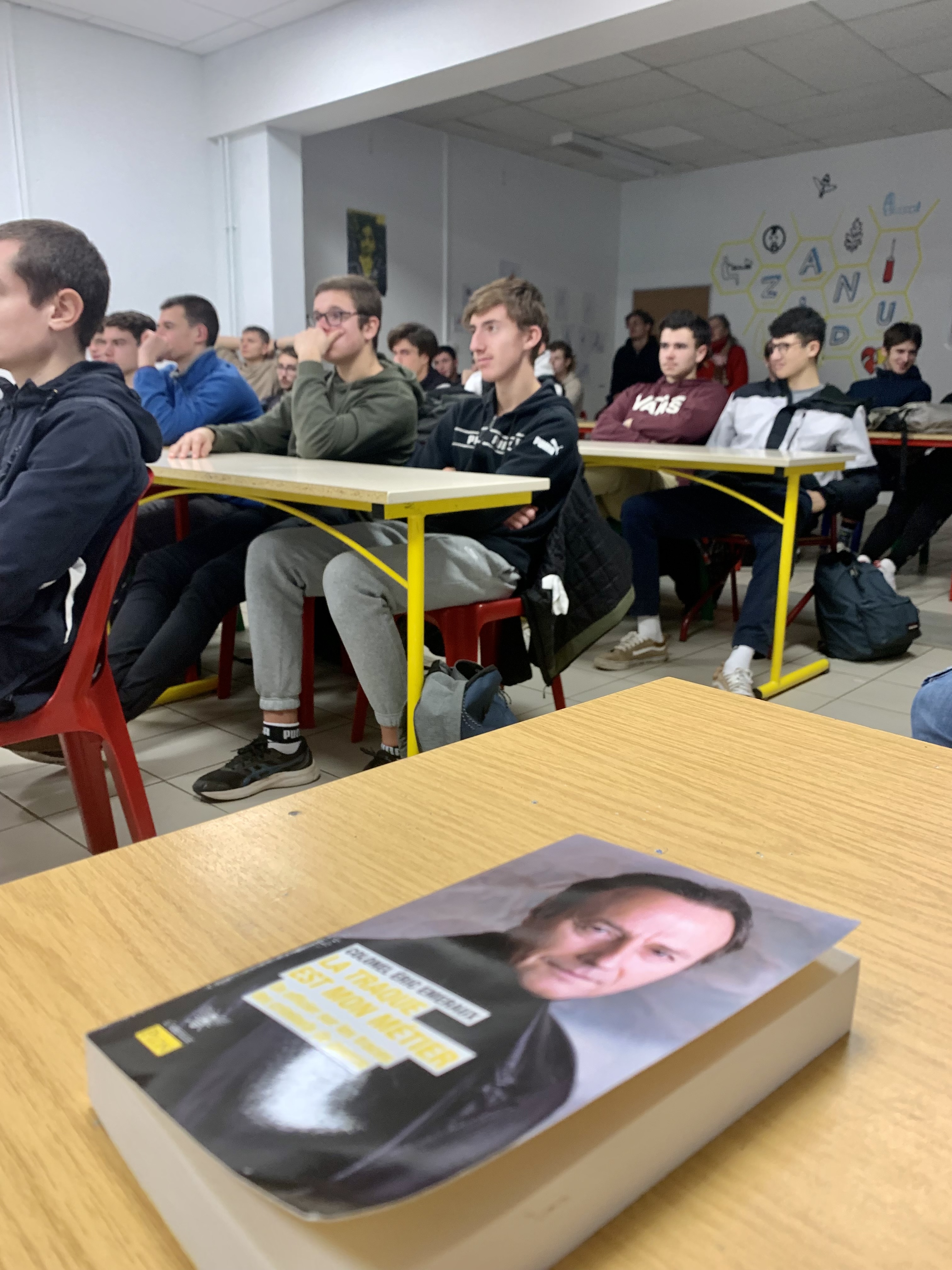 Présentation de son livre "la traque est mon métier"